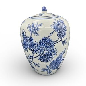 A beautiful Chinoiserie blue and white porcelain jar or vase